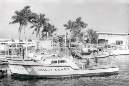 40 Footers Miami Beach (New Coast Guard Stripes)