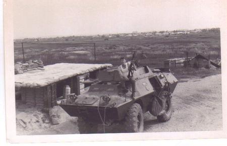 CHARLIE 18 - STATIC RUNWAY POST WITH COMMANDO CAR