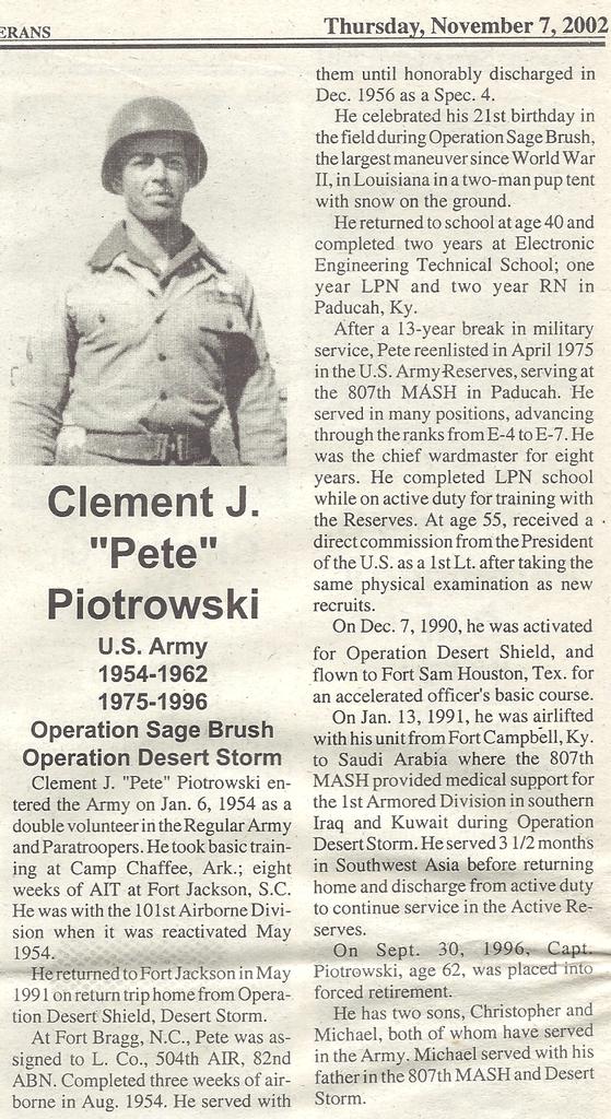 VETERANS DAY, 2009,, EDGAR (TED) COX SPEAKNG WITH ARMY COMMAND SGT MAJ